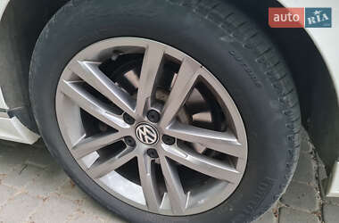 Седан Volkswagen Passat 2016 в Львове