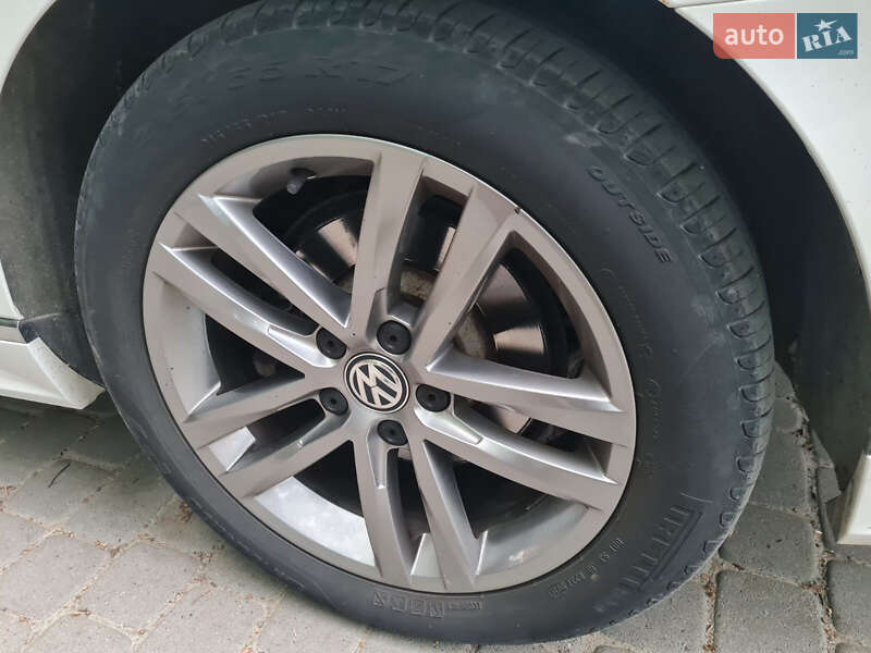 Седан Volkswagen Passat 2016 в Львове