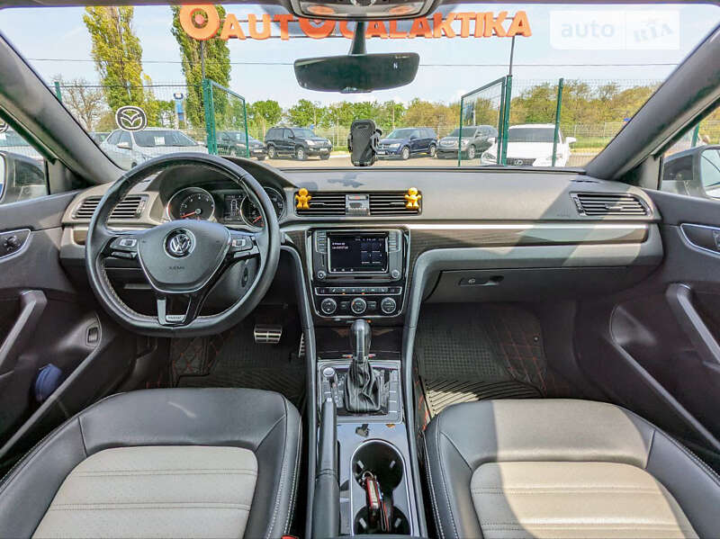 Седан Volkswagen Passat 2018 в Одессе
