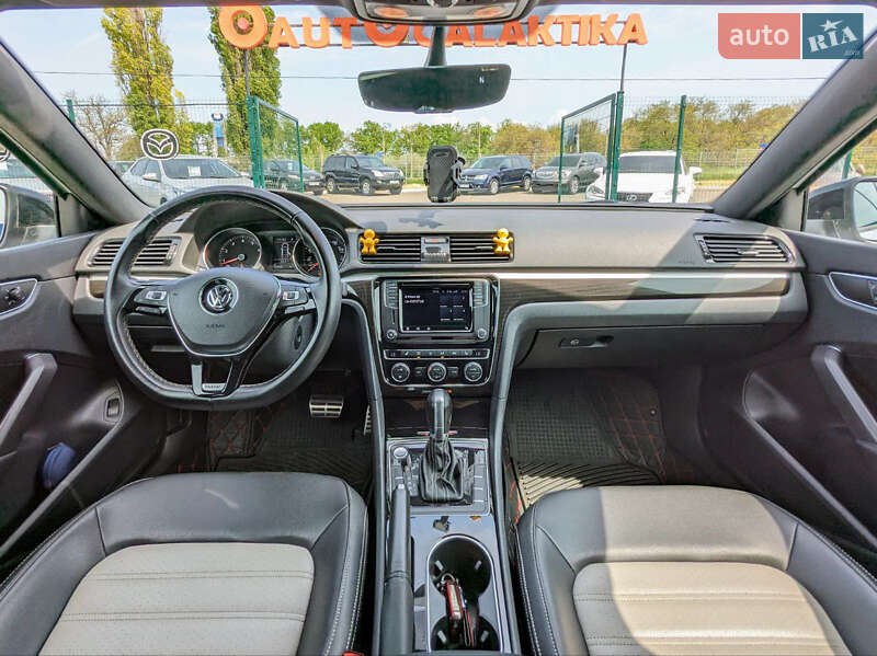 Седан Volkswagen Passat 2018 в Одессе