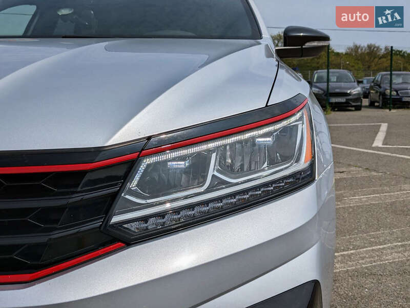 Седан Volkswagen Passat 2018 в Одессе