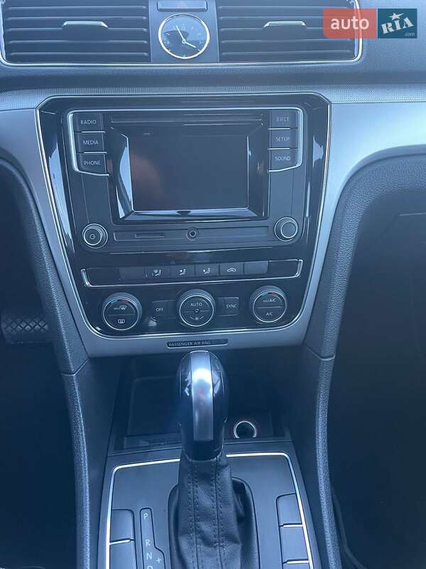 Седан Volkswagen Passat 2016 в Дніпрі