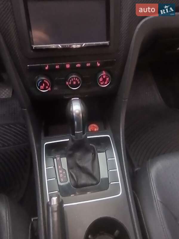 Седан Volkswagen Passat 2014 в Ивано-Франковске