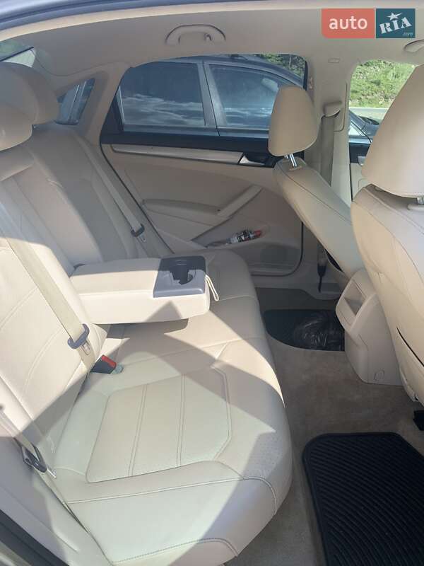 Седан Volkswagen Passat 2015 в Хусті