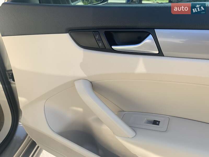 Седан Volkswagen Passat 2015 в Хусті