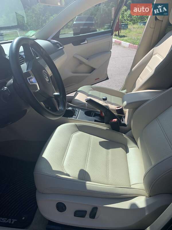 Седан Volkswagen Passat 2015 в Хусті