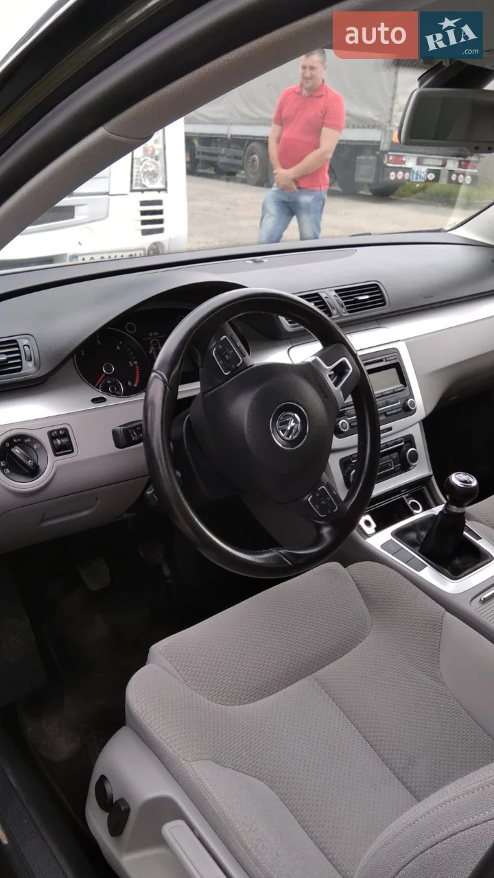 2010 Volkswagen Passat - мініатюра 17