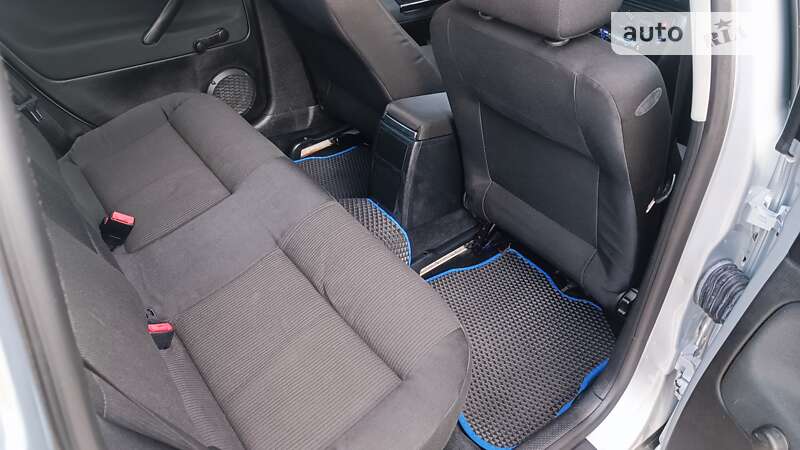 Седан Volkswagen Passat 2001 в Красилові