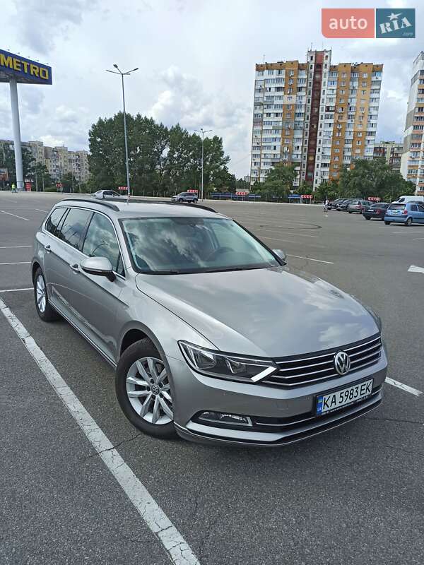 Универсал Volkswagen Passat 2015 в Киеве