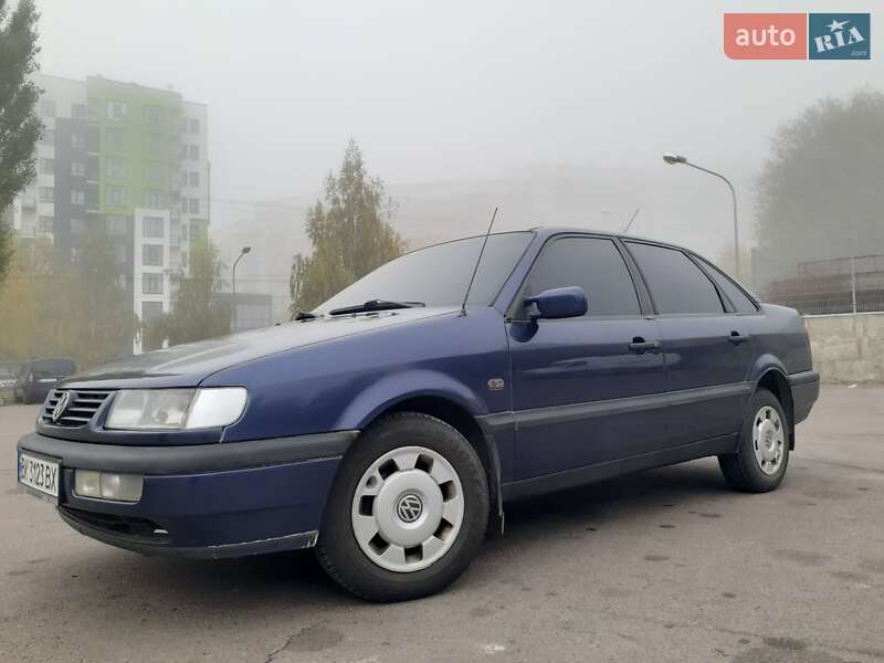 Седан Volkswagen Passat 1996 в Рівному