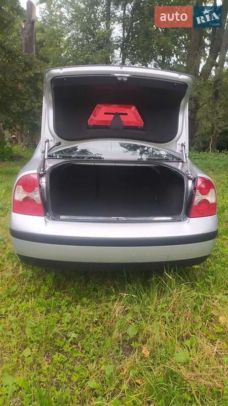 Седан Volkswagen Passat 2001 в Ахтырке