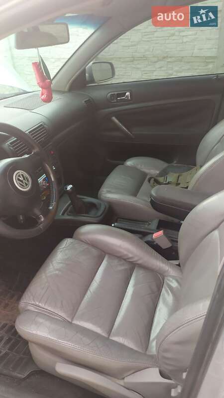 Седан Volkswagen Passat 2000 в Киеве