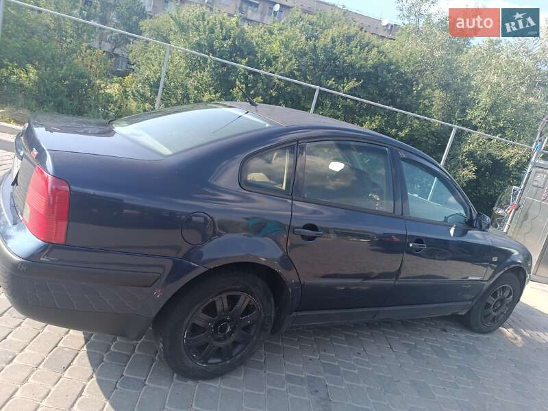 Седан Volkswagen Passat 1998 в Берегово