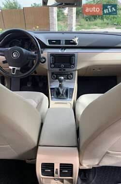 Универсал Volkswagen Passat 2011 в Локачах