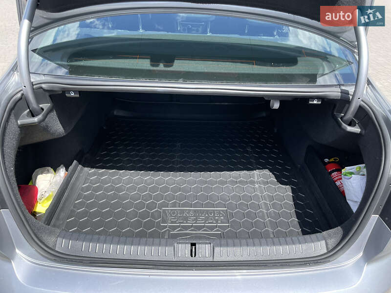 Седан Volkswagen Passat 2019 в Запорожье