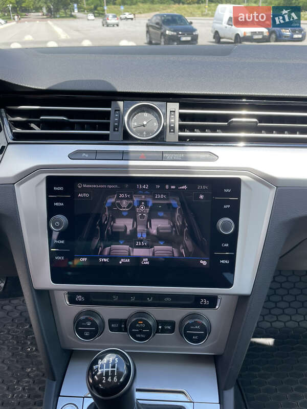 Седан Volkswagen Passat 2019 в Запорожье