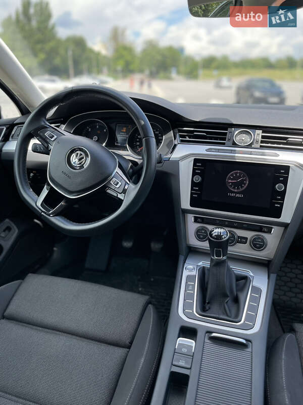 Седан Volkswagen Passat 2019 в Запорожье