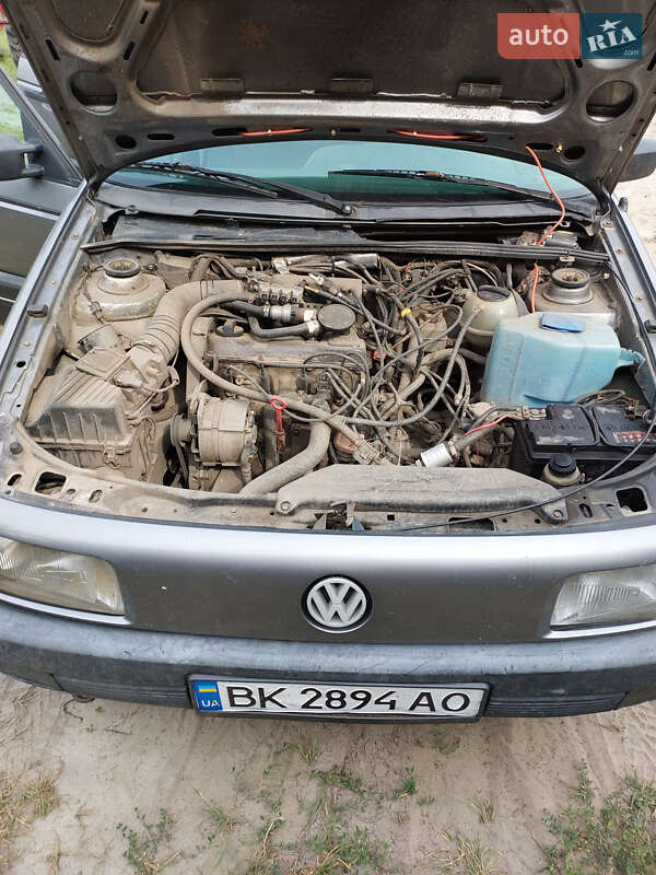 Універсал Volkswagen Passat 1990 в Зарічному