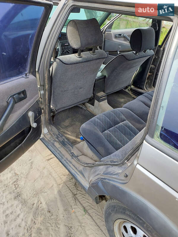 Універсал Volkswagen Passat 1990 в Зарічному
