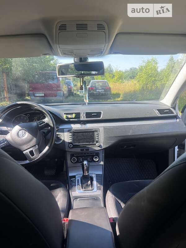 Седан Volkswagen Passat 2011 в Луцке
