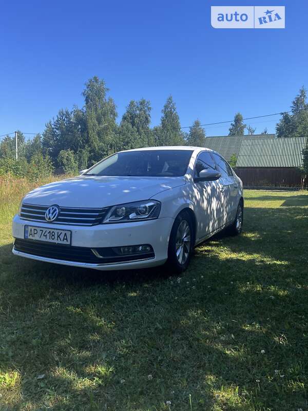 Седан Volkswagen Passat 2011 в Луцке