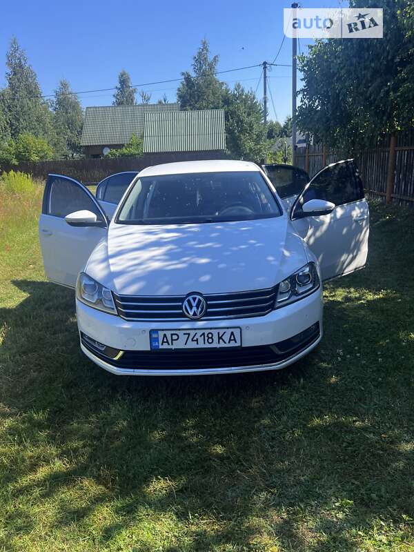 Седан Volkswagen Passat 2011 в Луцке