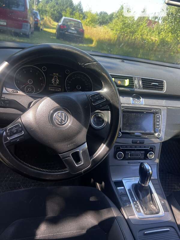 Седан Volkswagen Passat 2011 в Луцке