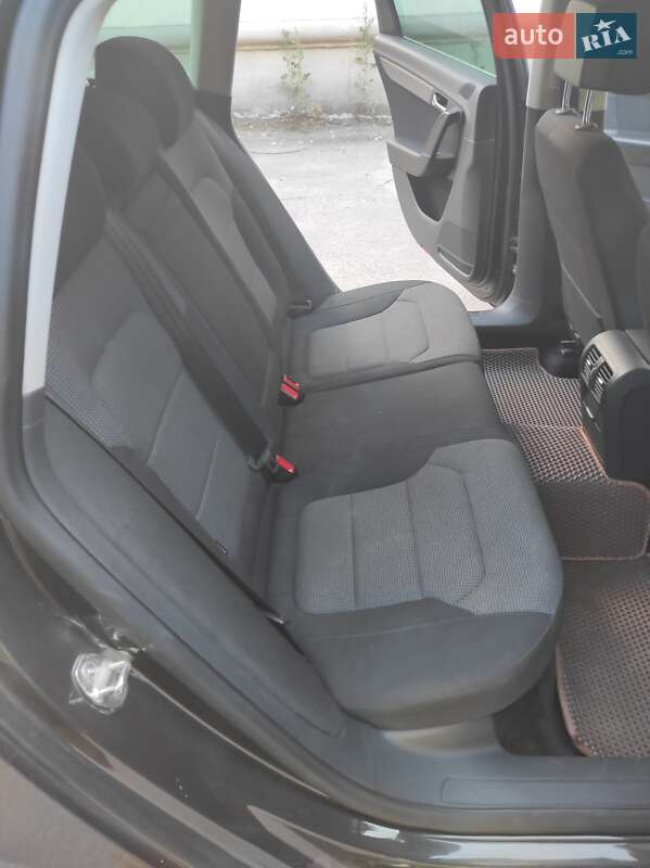 Універсал Volkswagen Passat 2013 в Житомирі