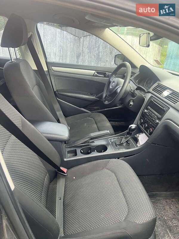 Седан Volkswagen Passat 2013 в Звягелі
