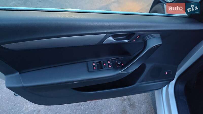 Універсал Volkswagen Passat 2014 в Вінниці