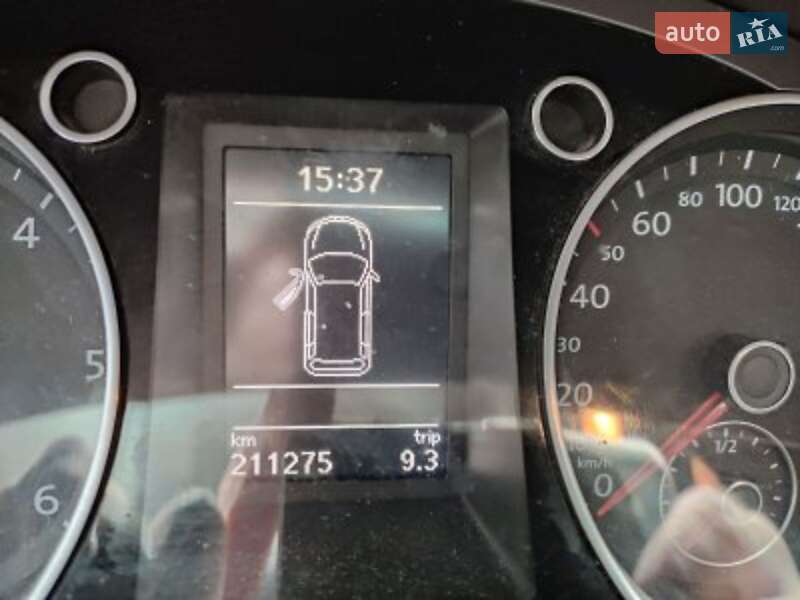 Универсал Volkswagen Passat 2010 в Киеве