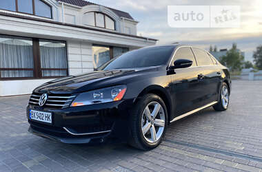 Седан Volkswagen Passat 2011 в Волочиську