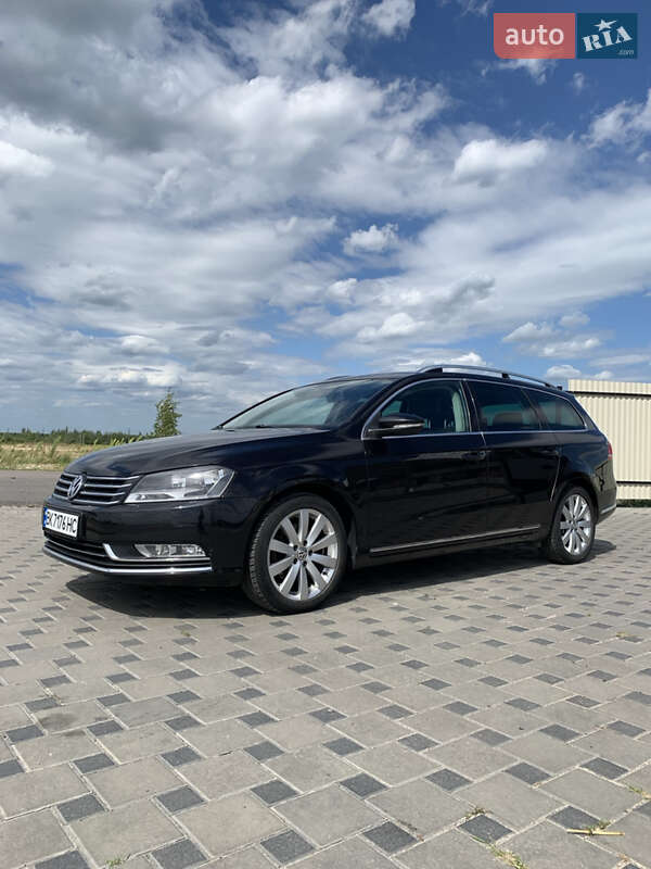 Универсал Volkswagen Passat 2012 в Дубровице