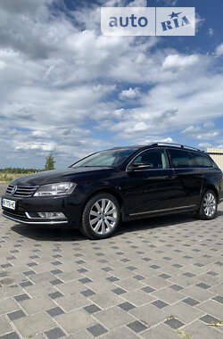 Універсал Volkswagen Passat 2012 в Дубровиці