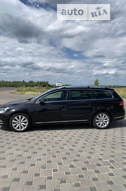 Универсал Volkswagen Passat 2012 в Дубровице