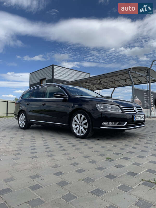 Универсал Volkswagen Passat 2012 в Дубровице