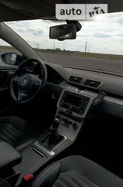 Универсал Volkswagen Passat 2012 в Дубровице