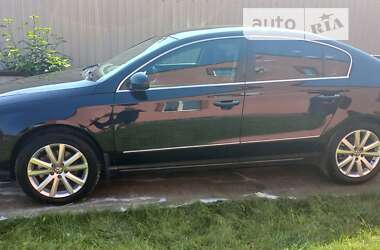 Седан Volkswagen Passat 2009 в Львове