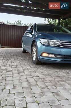 Универсал Volkswagen Passat 2015 в Киеве