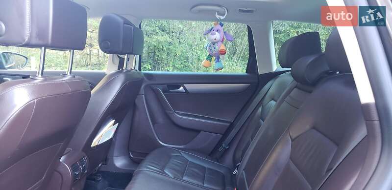 Універсал Volkswagen Passat 2013 в Ужгороді