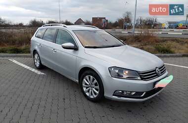 Універсал Volkswagen Passat 2012 в 
