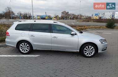 Універсал Volkswagen Passat 2012 в 