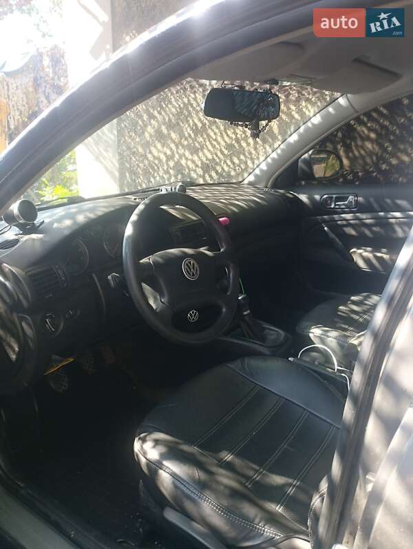 Седан Volkswagen Passat 2000 в Доброполье