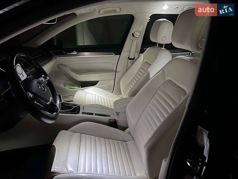 Універсал Volkswagen Passat 2015 в Ужгороді