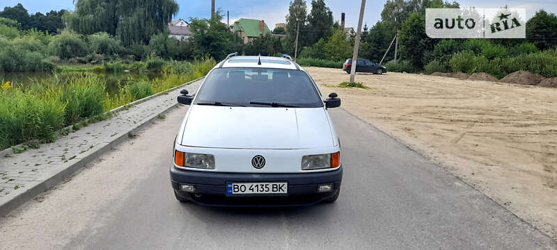 Універсал Volkswagen Passat 1988 в Шумську
