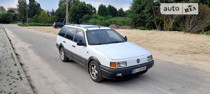 Універсал Volkswagen Passat 1988 в Шумську