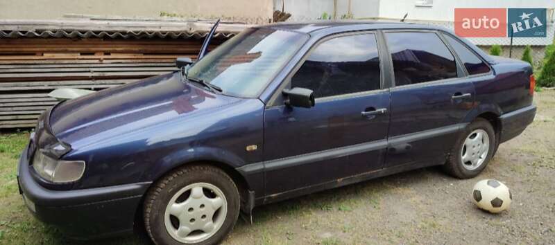 Седан Volkswagen Passat 1996 в Сколе
