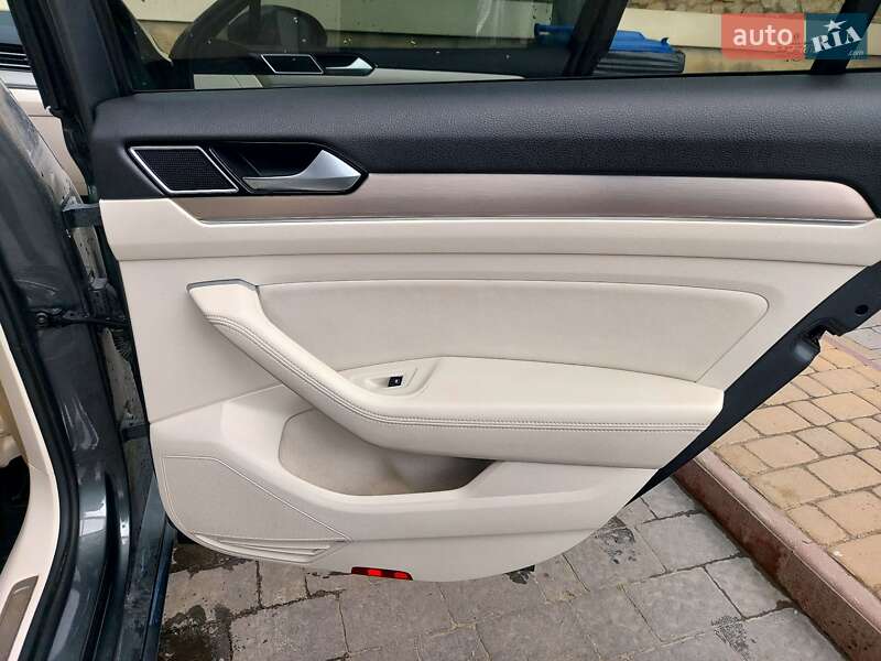 Універсал Volkswagen Passat 2015 в Тернополі