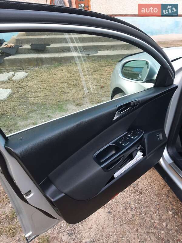 Універсал Volkswagen Passat 2008 в Чернівцях