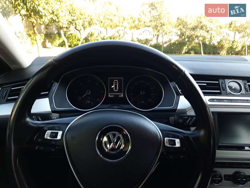 Универсал Volkswagen Passat 2015 в Радивилове